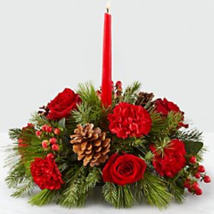 Traditional Christmas Candle Centerpiece